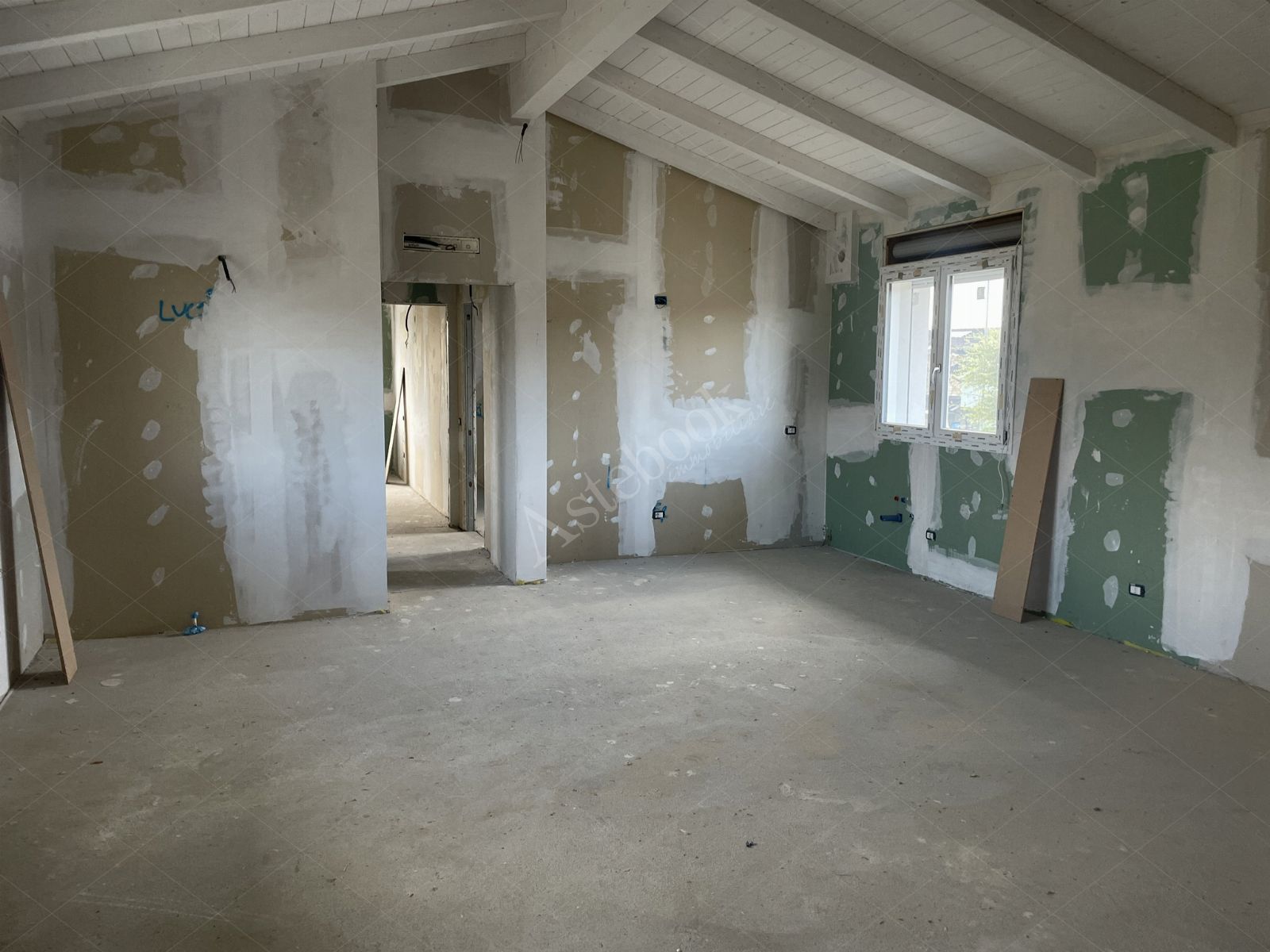 Appartamento al primo piano di 131 mq con box auto in Sulbiate