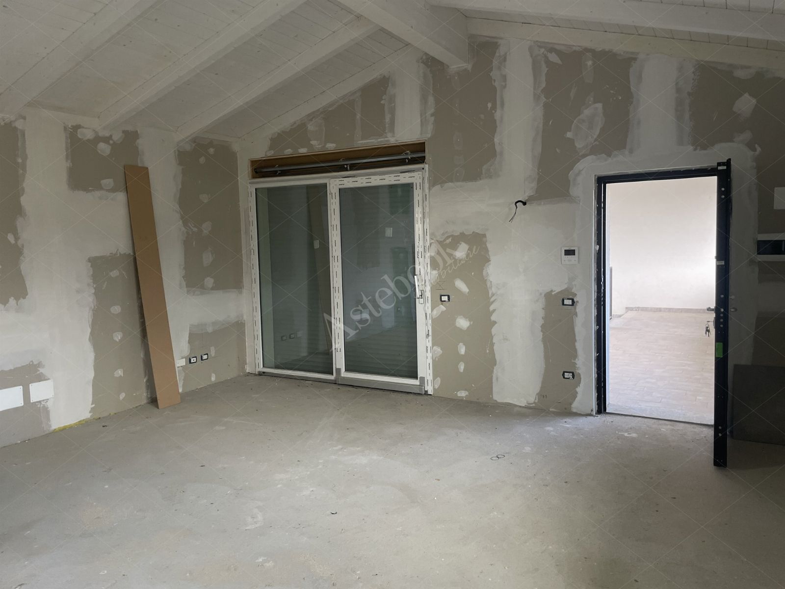 Appartamento al primo piano di 131 mq con box auto in Sulbiate