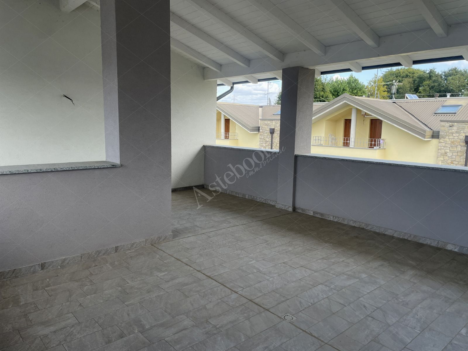 Appartamento al primo piano di 131 mq con box auto in Sulbiate