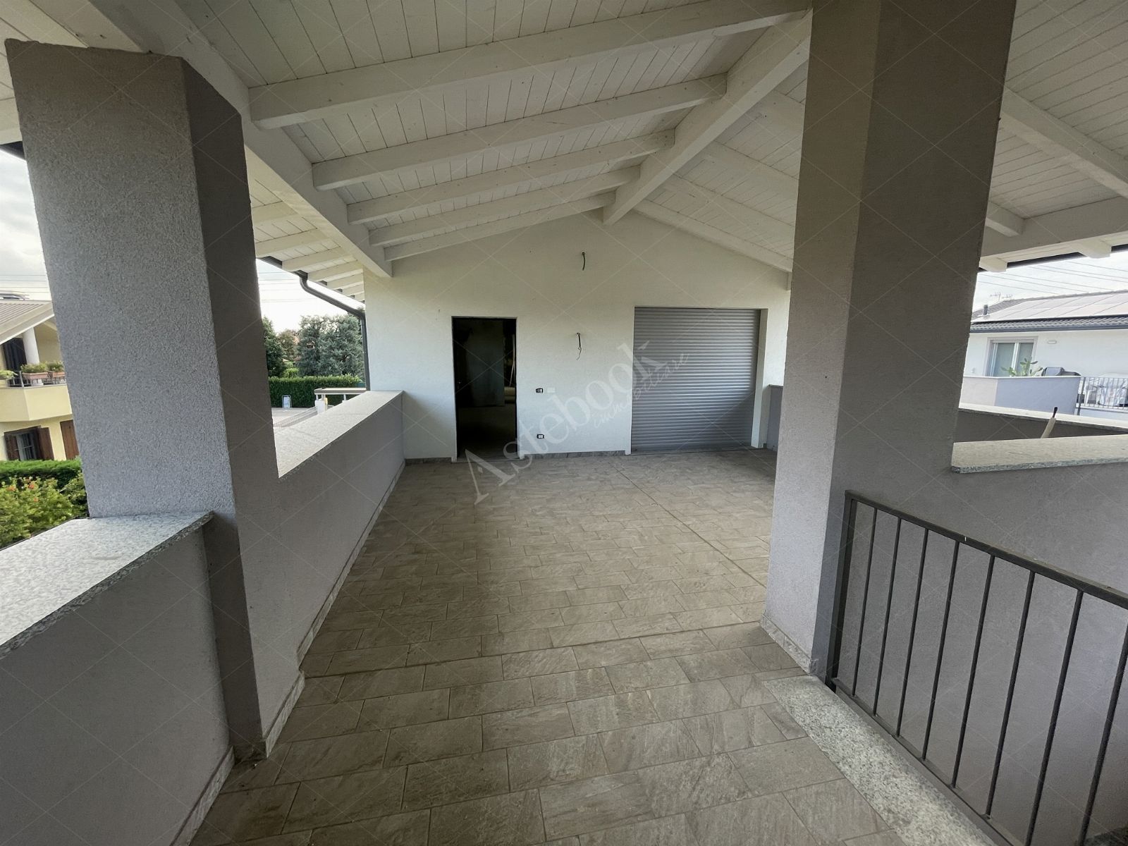 Appartamento al primo piano di 131 mq con box auto in Sulbiate