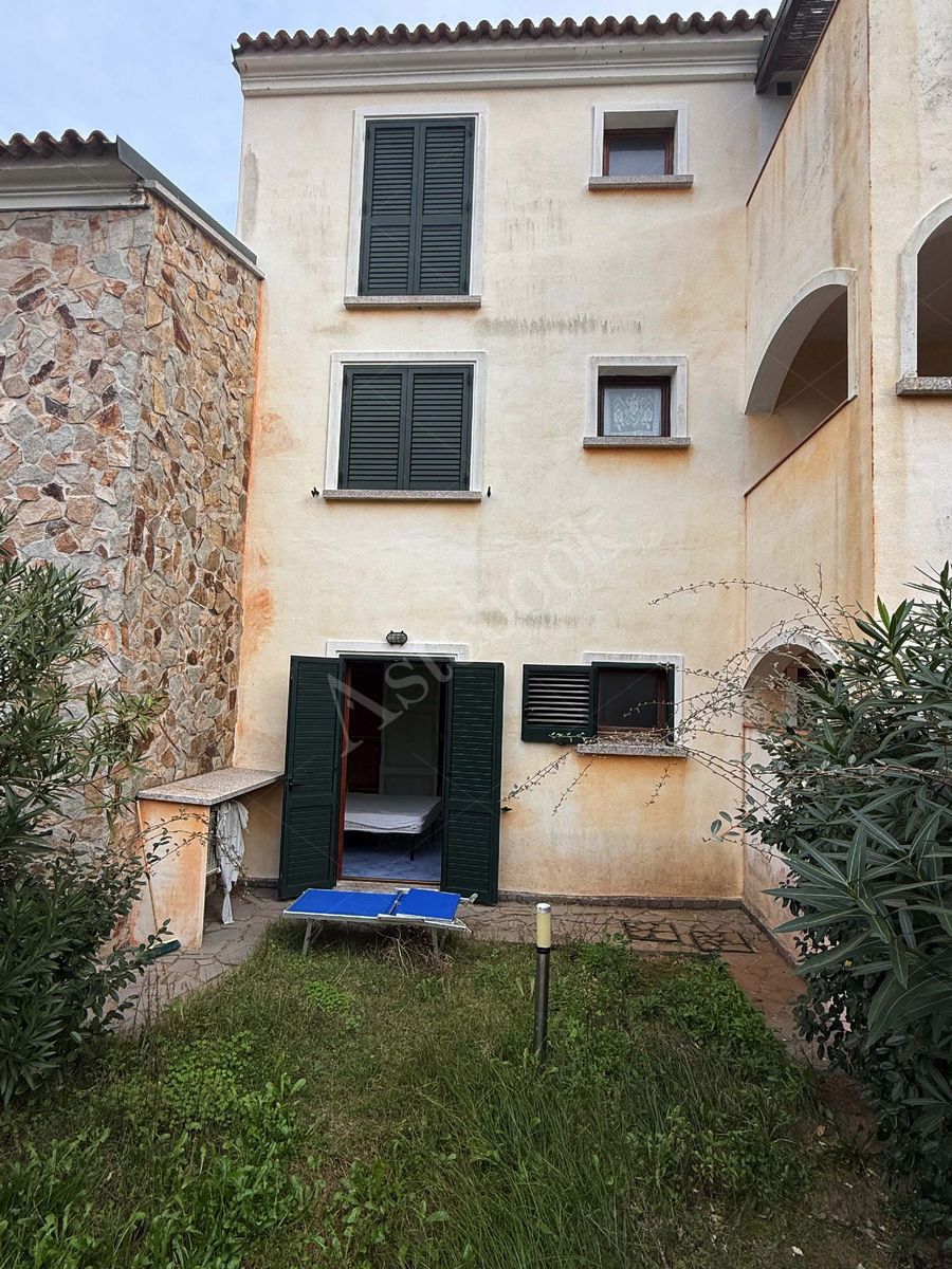 Appartamento di 54 mq al piano terra con autorimessa in Santa Teresa Di Gallura