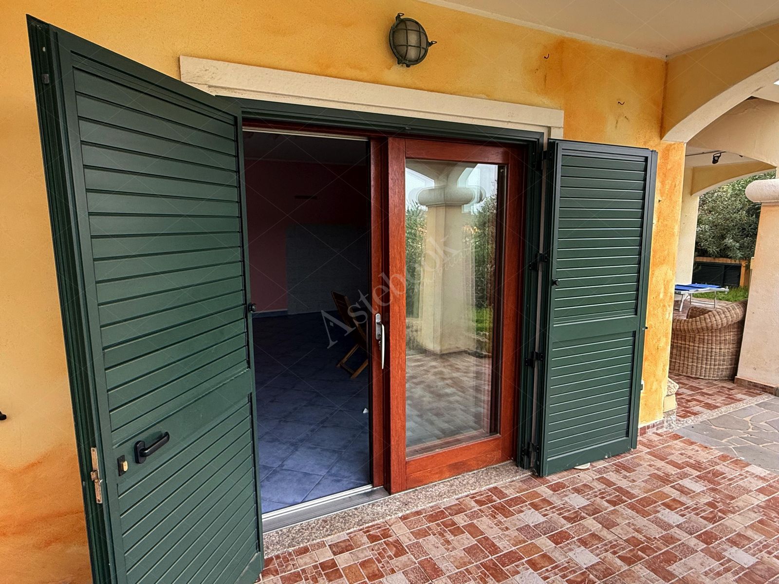 Appartamento di 54 mq al piano terra con autorimessa in Santa Teresa Di Gallura