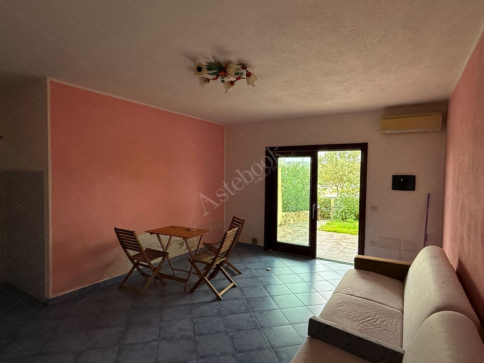 Appartamento di 54 mq al piano terra con autorimessa in Santa Teresa Di Gallura