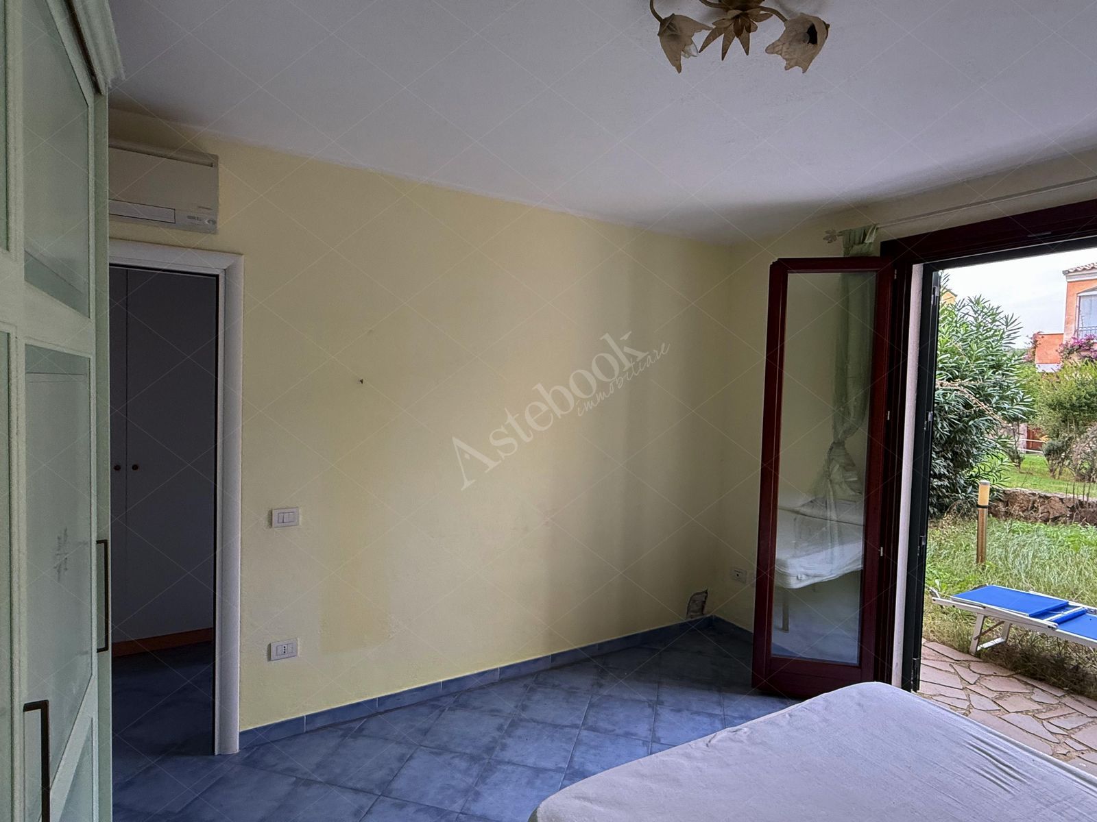 Appartamento di 54 mq al piano terra con autorimessa in Santa Teresa Di Gallura