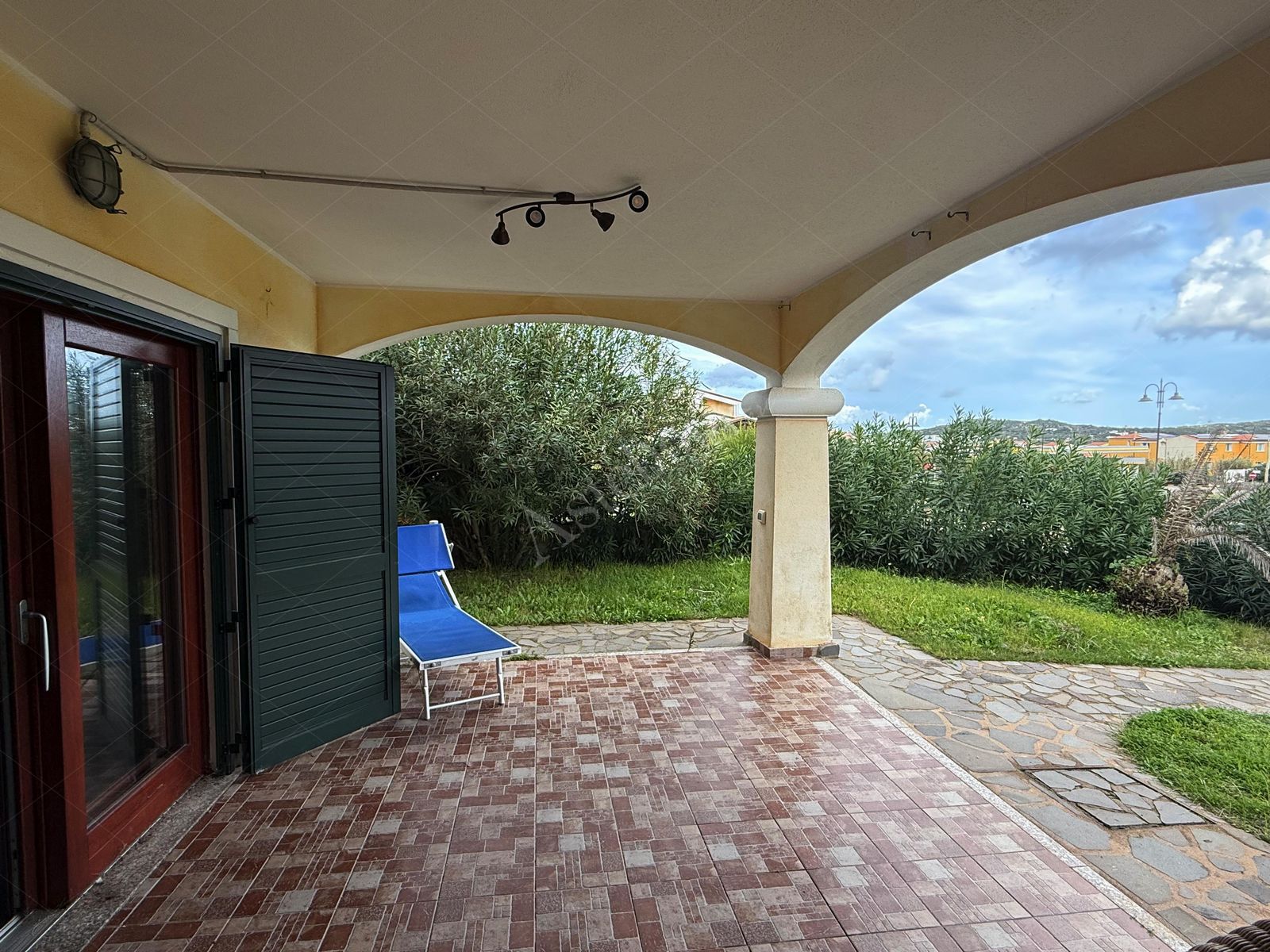 Appartamento di 57 mq al piano terra con autorimessa in Santa Teresa Di Gallura