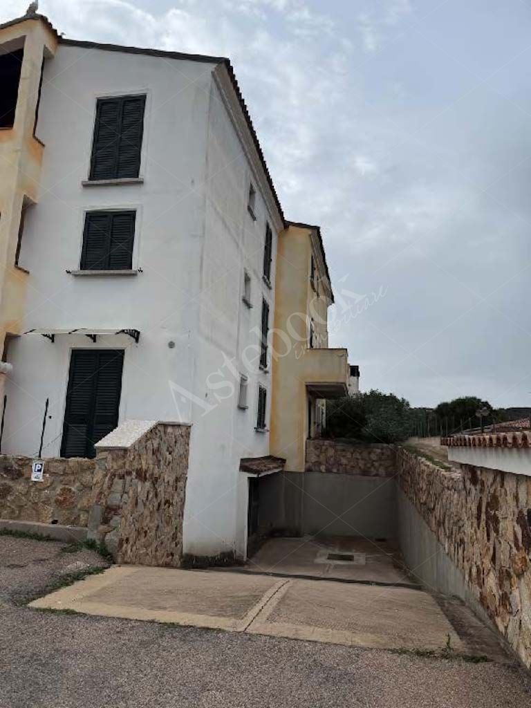 Appartamento di 57 mq al piano terra con autorimessa in Santa Teresa Di Gallura