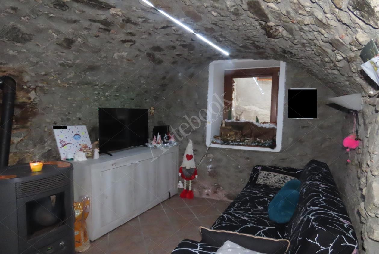 Appartamento di 78 mq con autorimessa in Primaluna