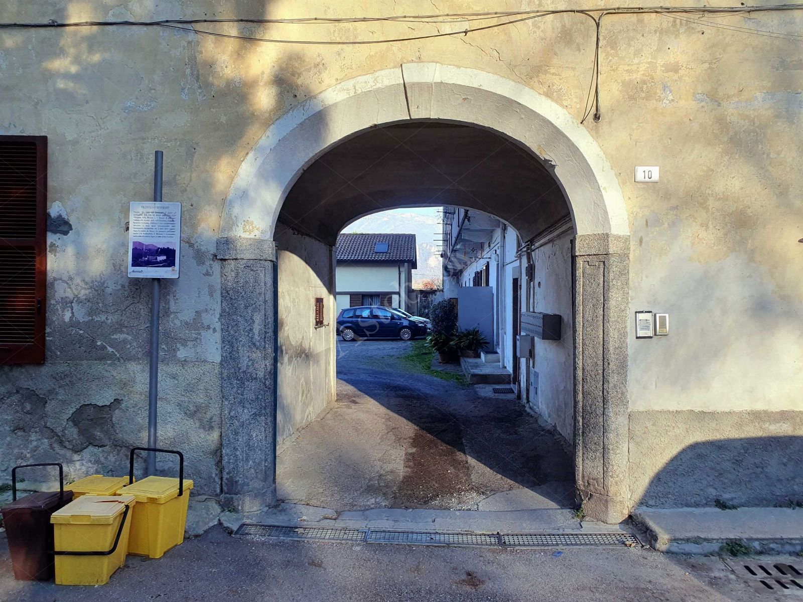 Appartamento di 105 mq al piano terra con ripostiglio in Brivio 