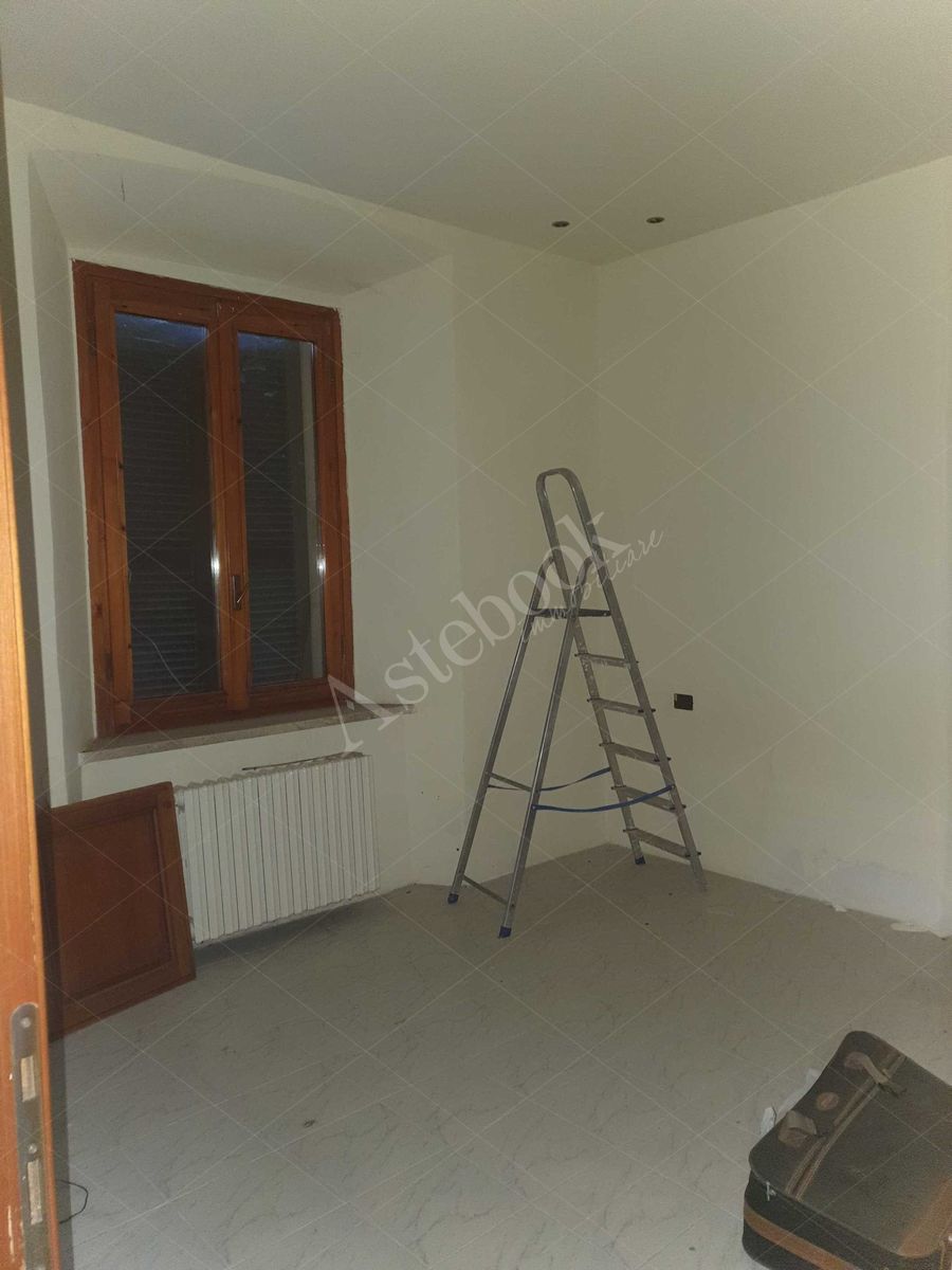 Appartamento di 105 mq al piano terra con ripostiglio in Brivio 