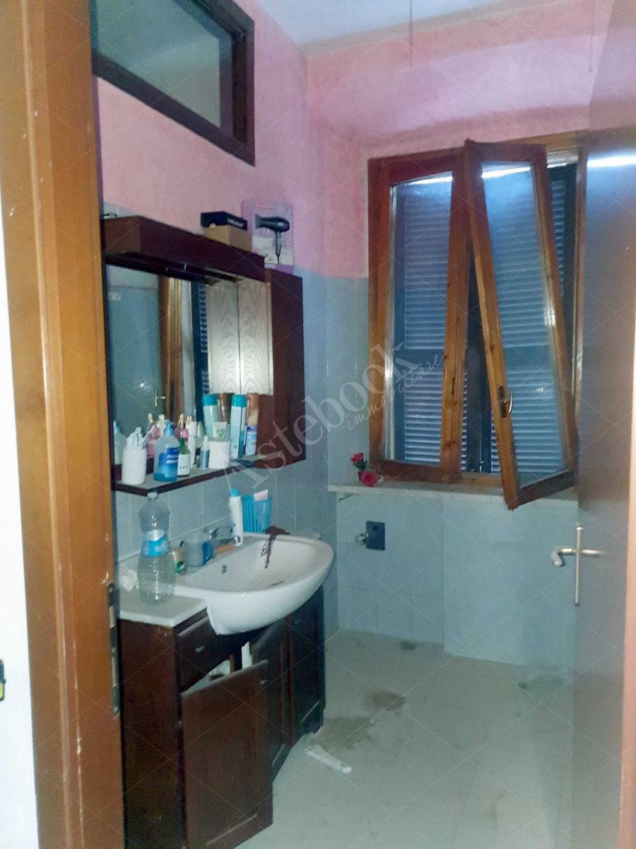 Appartamento di 105 mq al piano terra con ripostiglio in Brivio 