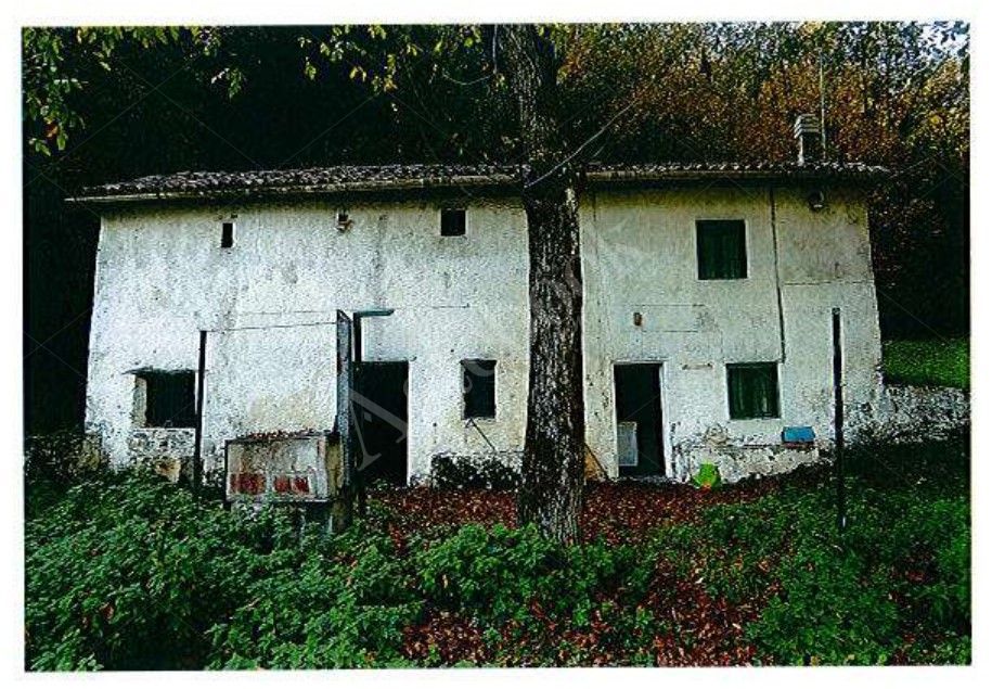 (lotto 6 lettere A-B-C-D-E-F-L-M della perizia datata 13 febbraio 2019 depositata nell'es. r.g.n. 57/2018 (+162/2024)-pag.88,89,91,da 97 a 109,117,118,119 e 120)-Piena Propriet�-In Comune di PRIMALUNA,Sezione di PRIMALUNA e PESSINA VALSASSINA:fabbricato rustico con appezzamenti di terreno in localit� La Cassina.