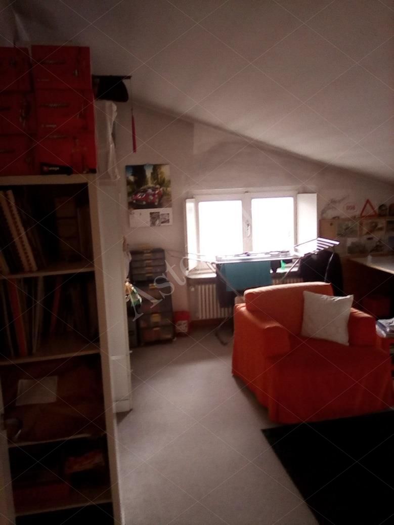 Appartamento al settimo piano con box auto in Lecco