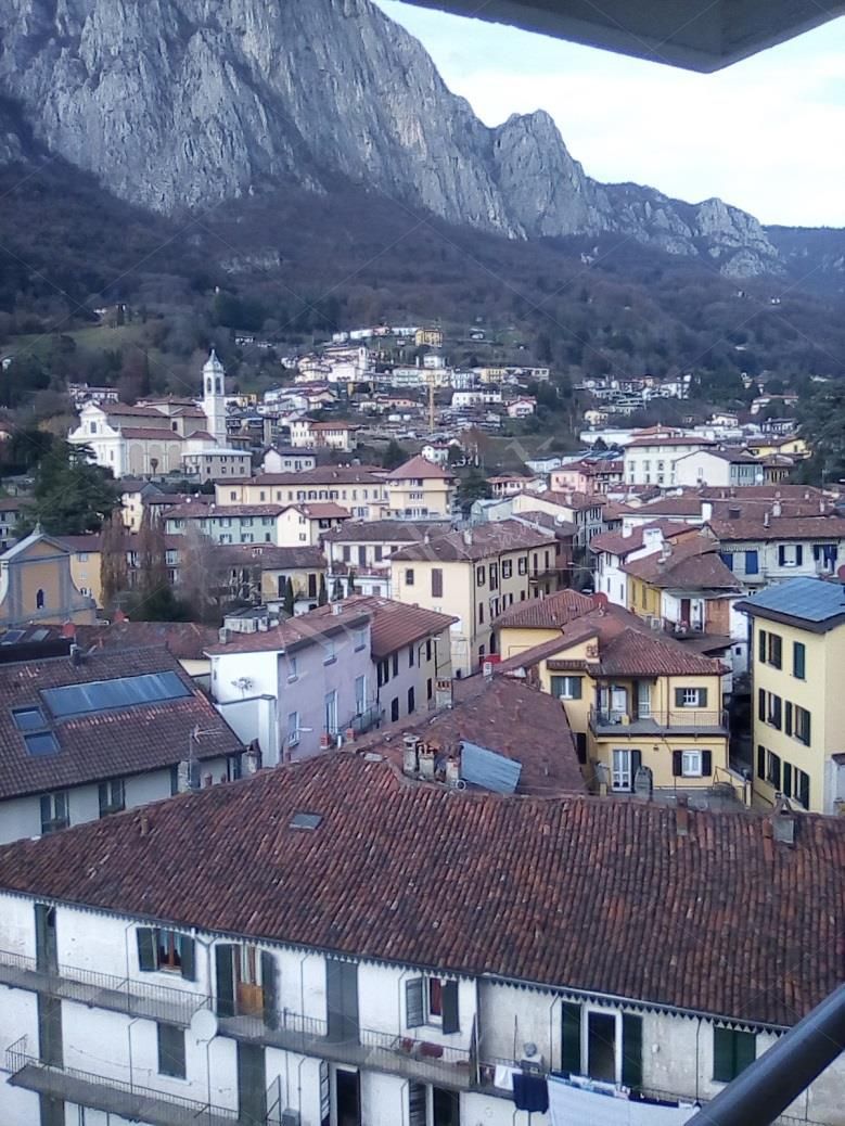 Appartamento al settimo piano con box auto in Lecco