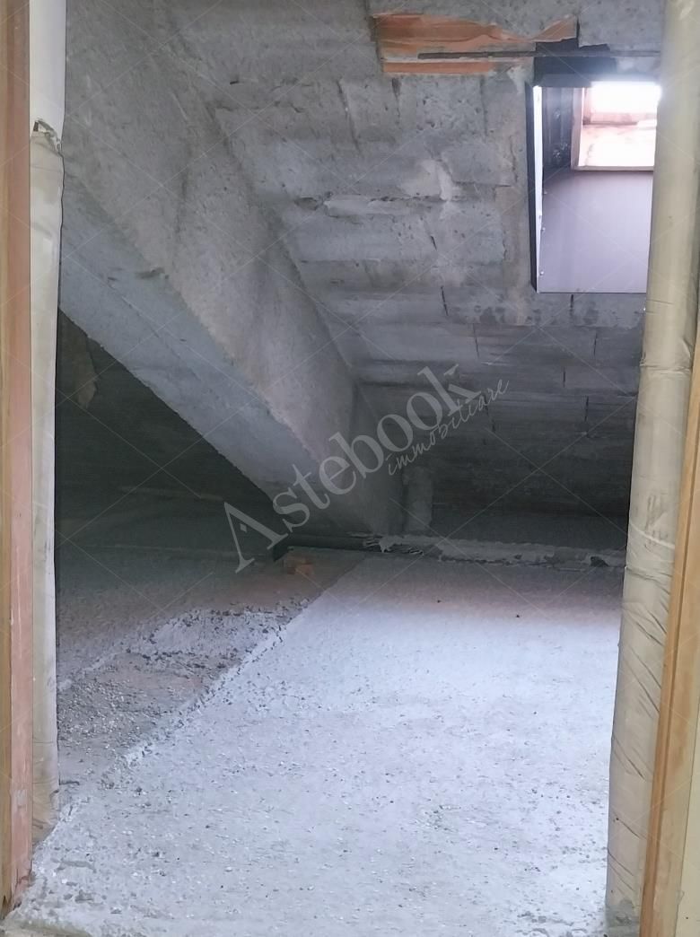 Appartamento al settimo piano con box auto in Lecco