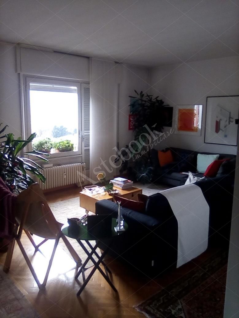 Appartamento al settimo piano con box auto in Lecco