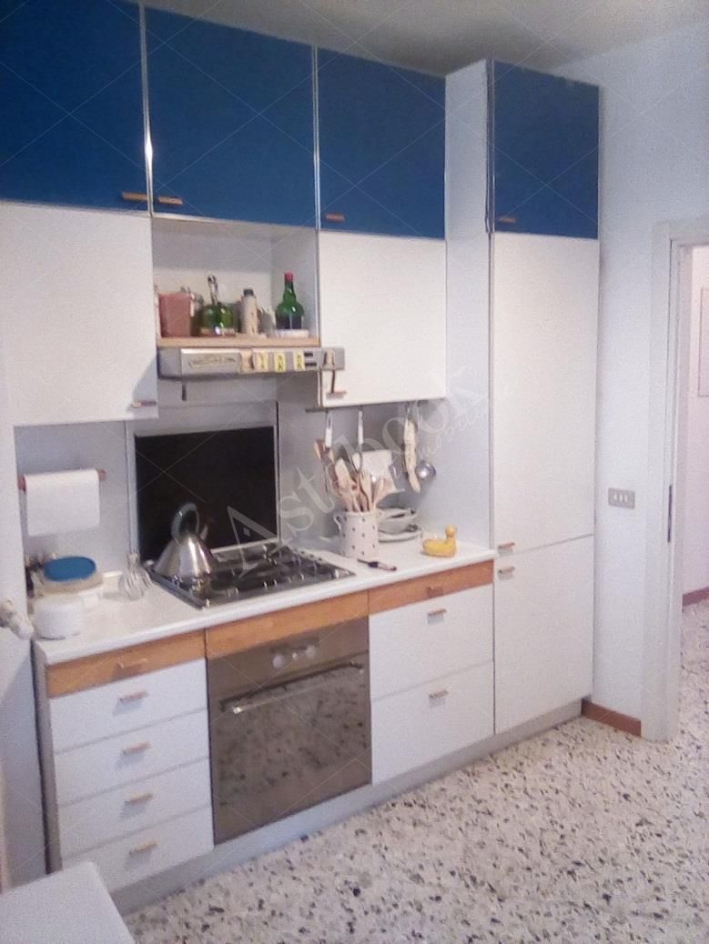 Appartamento al settimo piano con box auto in Lecco