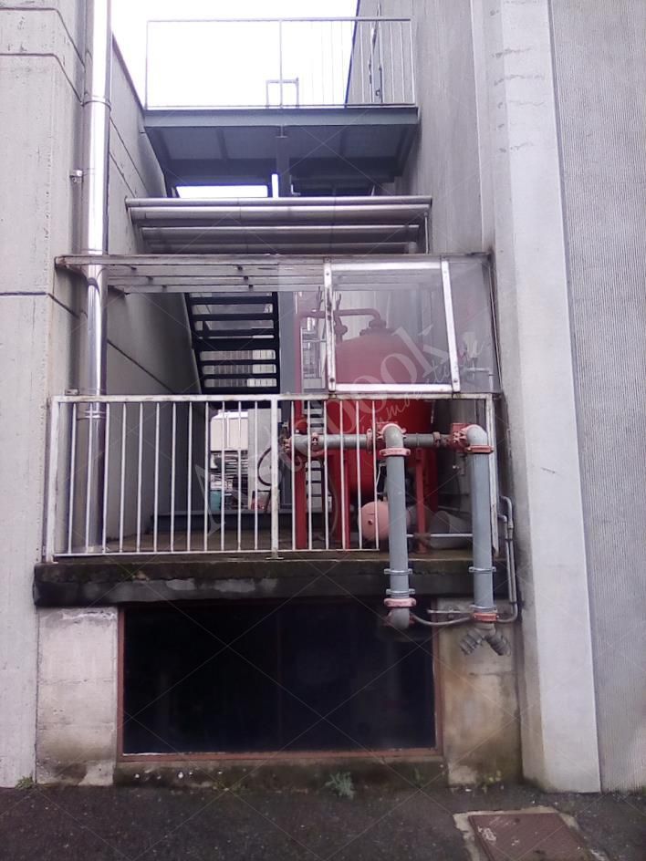 Complesso immobiliare costituito da due capannoni industriali con area esterna in Valmadrera