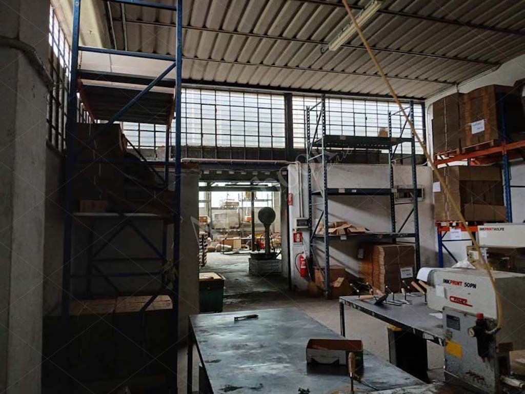 Compendio industriale costituito da due capannoni e deposito in Primaluna