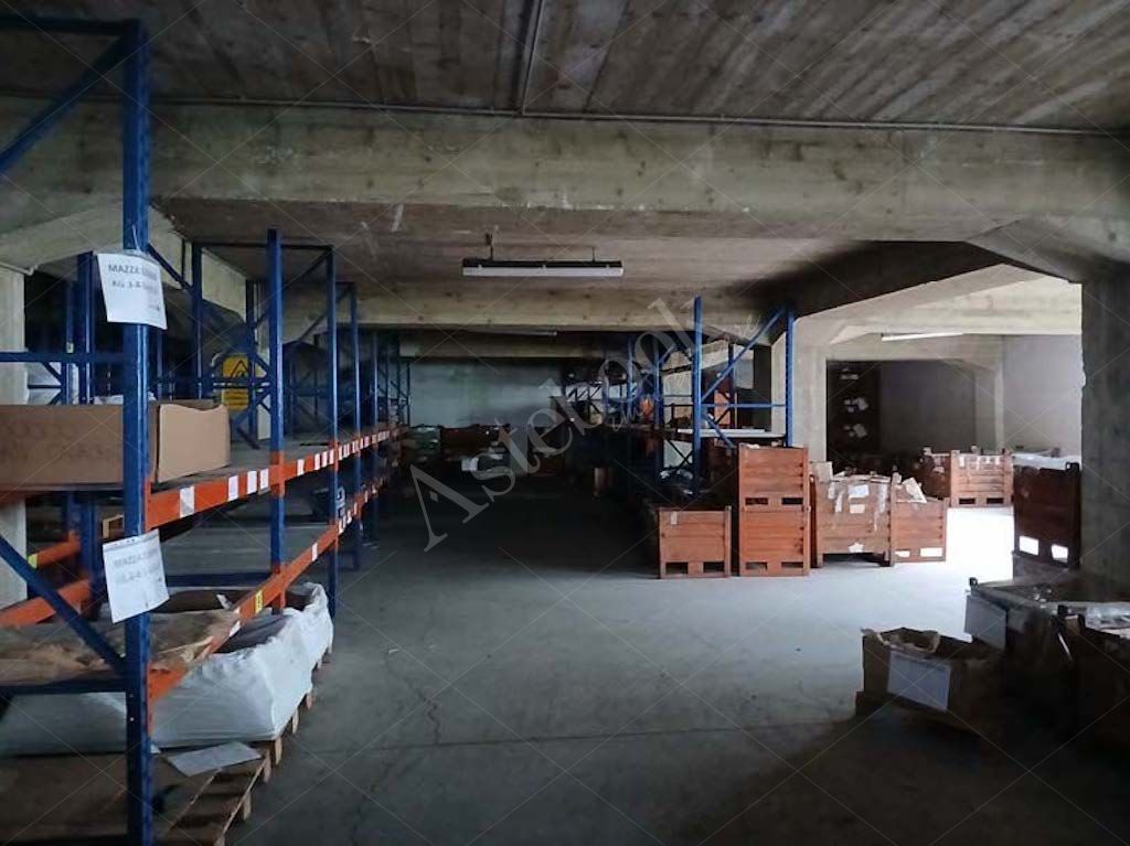 Compendio industriale costituito da due capannoni e deposito in Primaluna