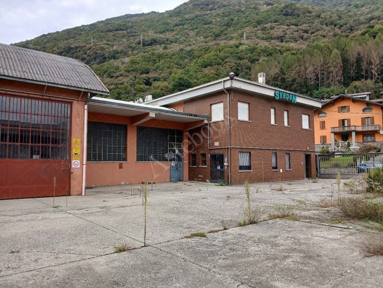 Compendio industriale costituito da due capannoni e deposito in Primaluna