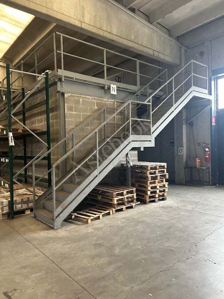 Compendio industriale costituito da due capannoni e deposito in Primaluna