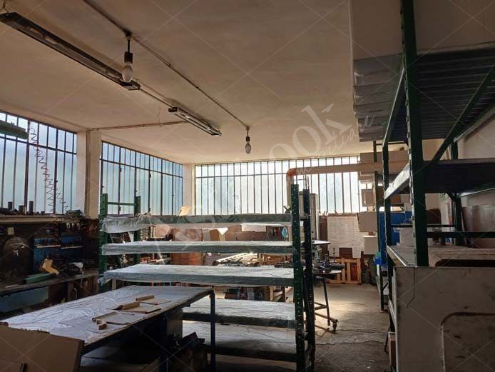 Capannone industriale con area di pertinenza in Mongrando