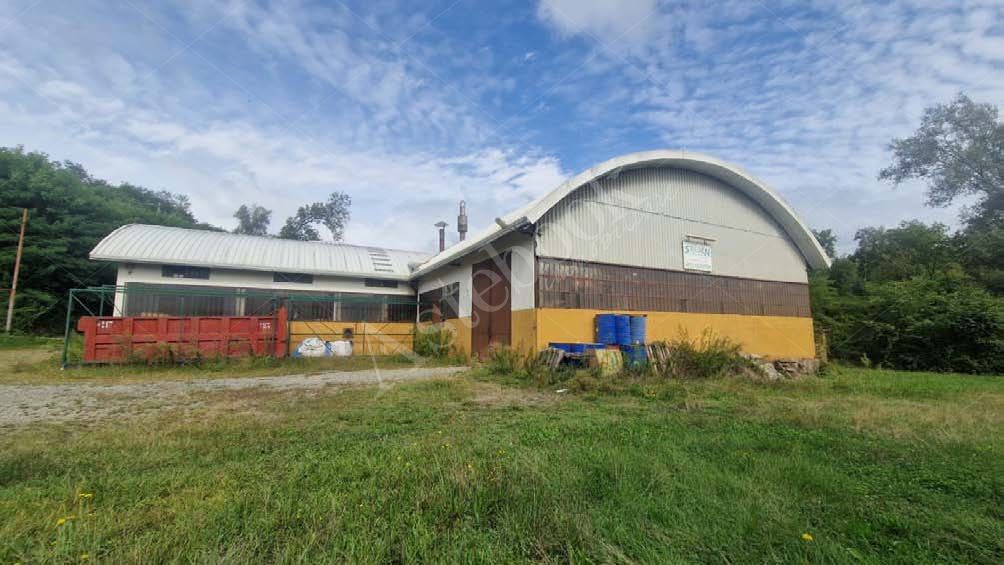 Capannone industriale con area di pertinenza in Mongrando