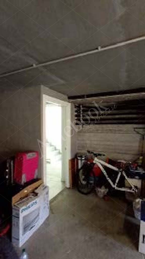 Due box e una cantina al piano interrato in Colico